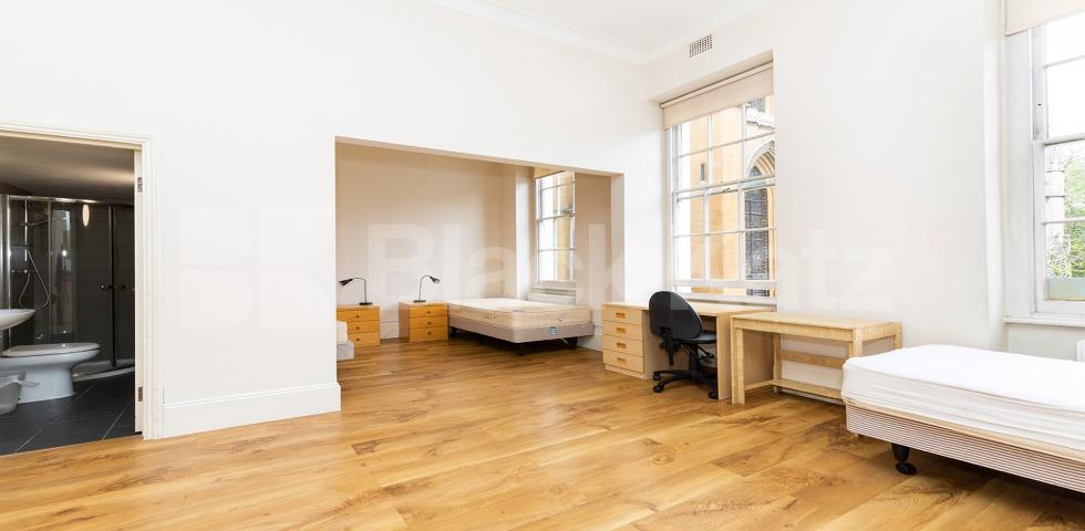 			MINS TO UCL, SOAS & LSE, 4 Bedroom, 1 bath, 1 reception Flat			 Byng Place, RUSSELL SQUARE